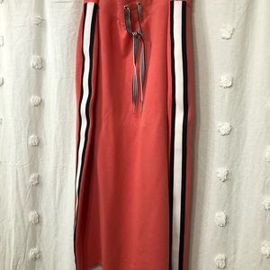 Tommy Hilfiger Coral knit skirt. Navy and white detail stripe.